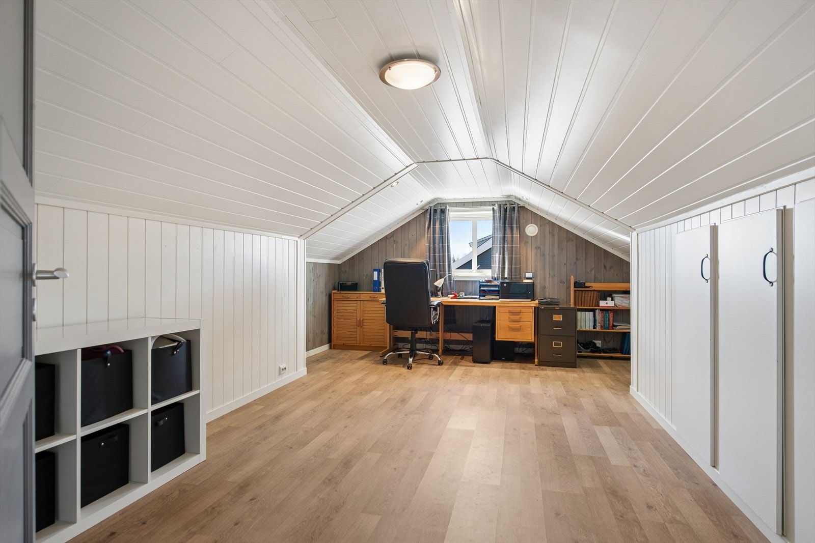 Etasjen inneholder også to soverom. Galleribilde