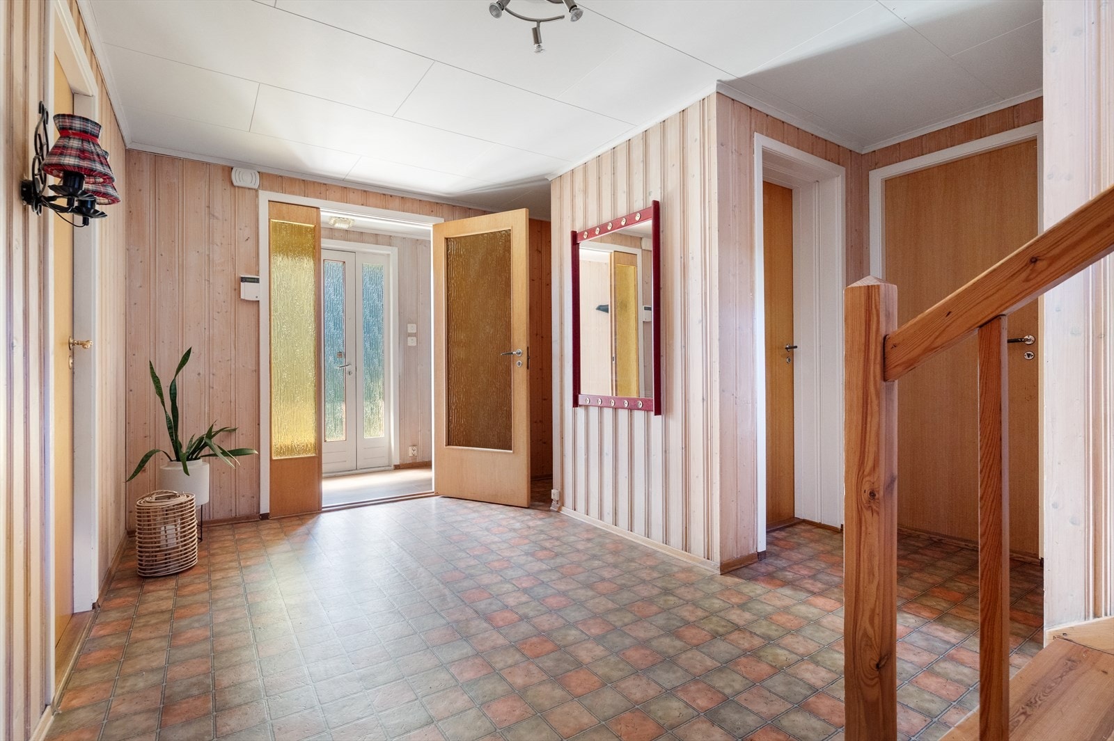 Entre/hall i hjertet av boligen - Vindfang ytterst Galleribilde