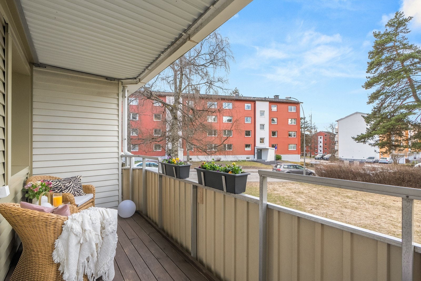 Hyggelig vestvendt balkong på 6 m² med svært gode solforhold. Galleribilde