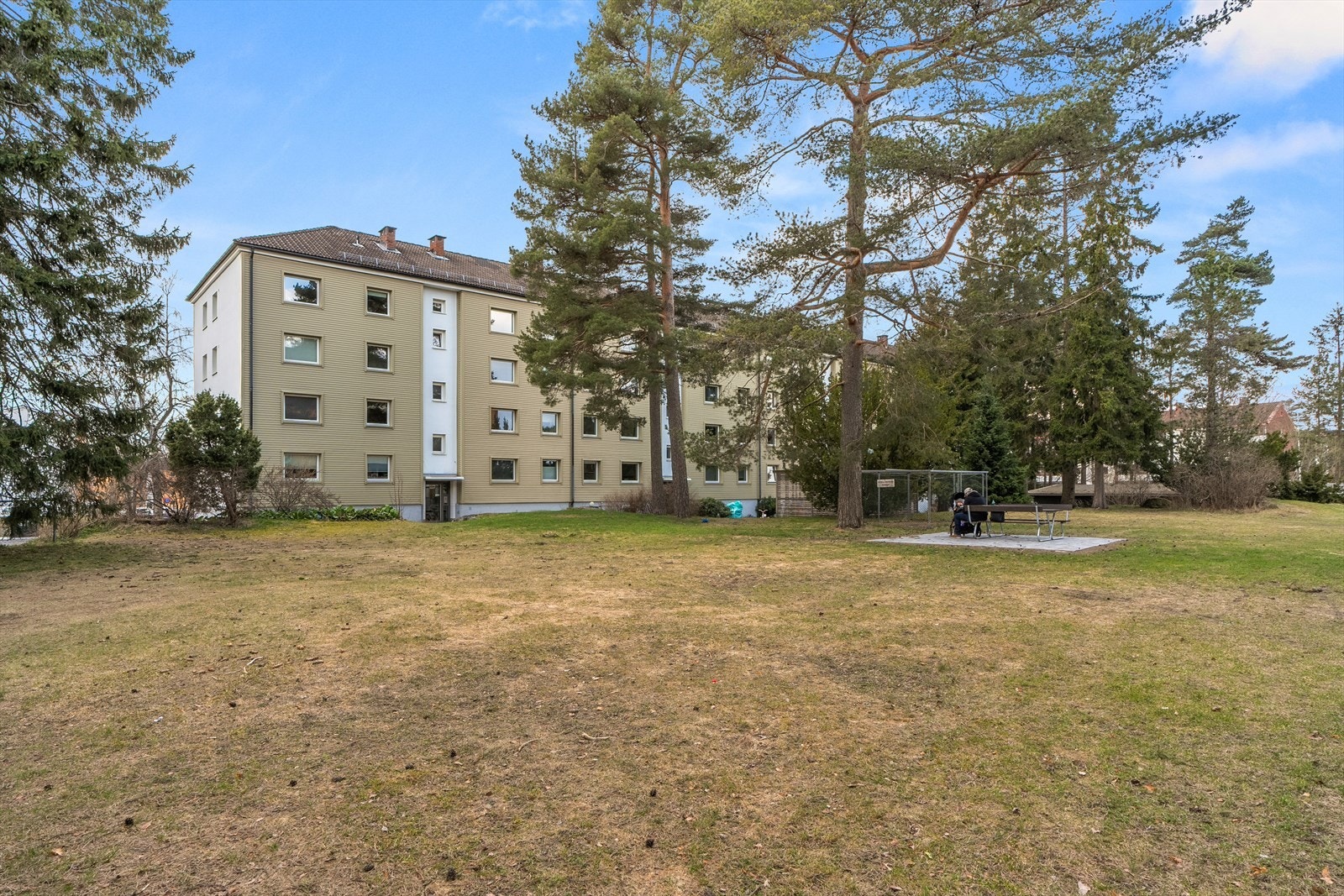 Rett utenfor døren finner du turstier som gir gode rekreasjonsmuligheter året rundt. Galleribilde