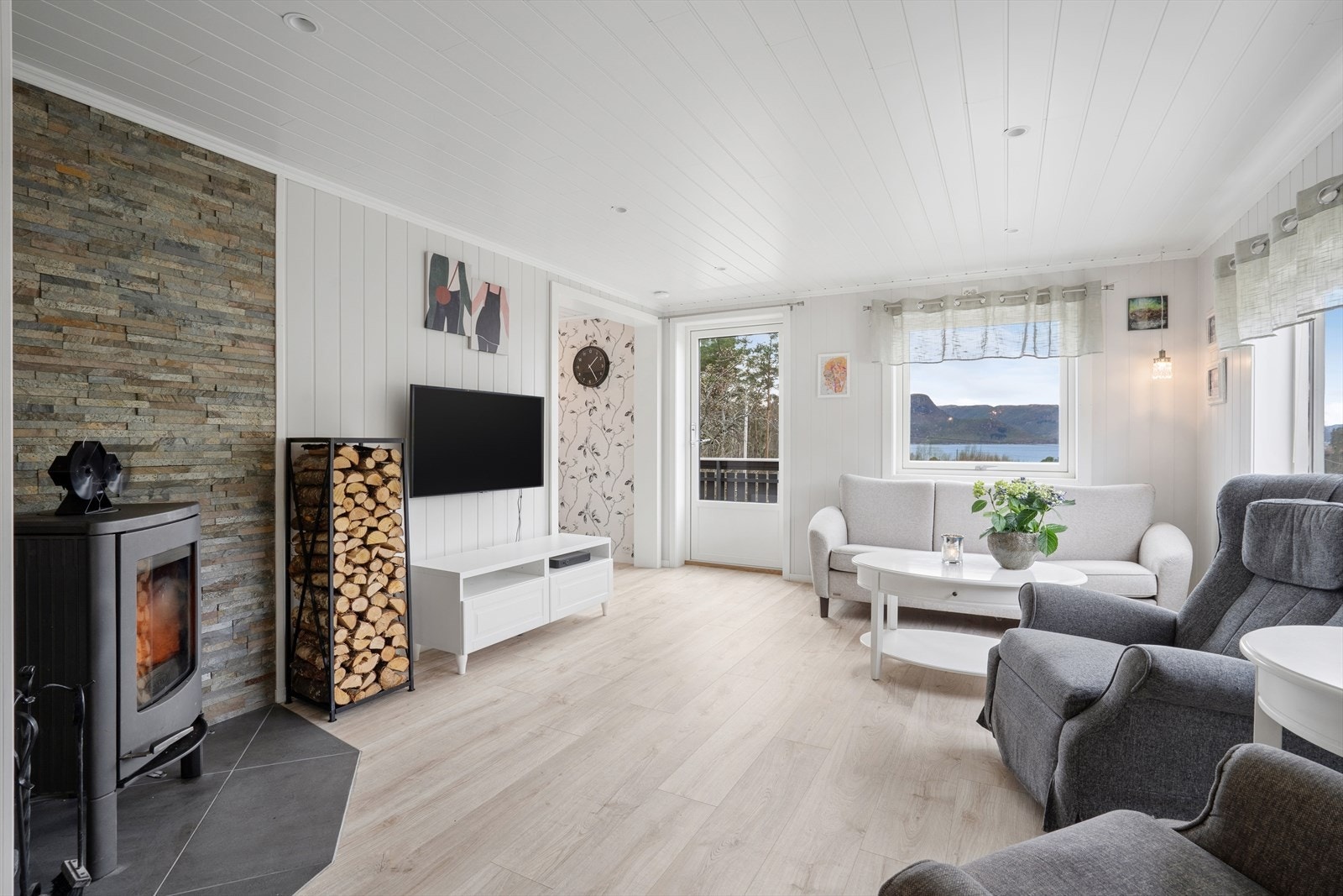 Velkommen inn! Lys og pen stue på 26,6m². Galleribilde