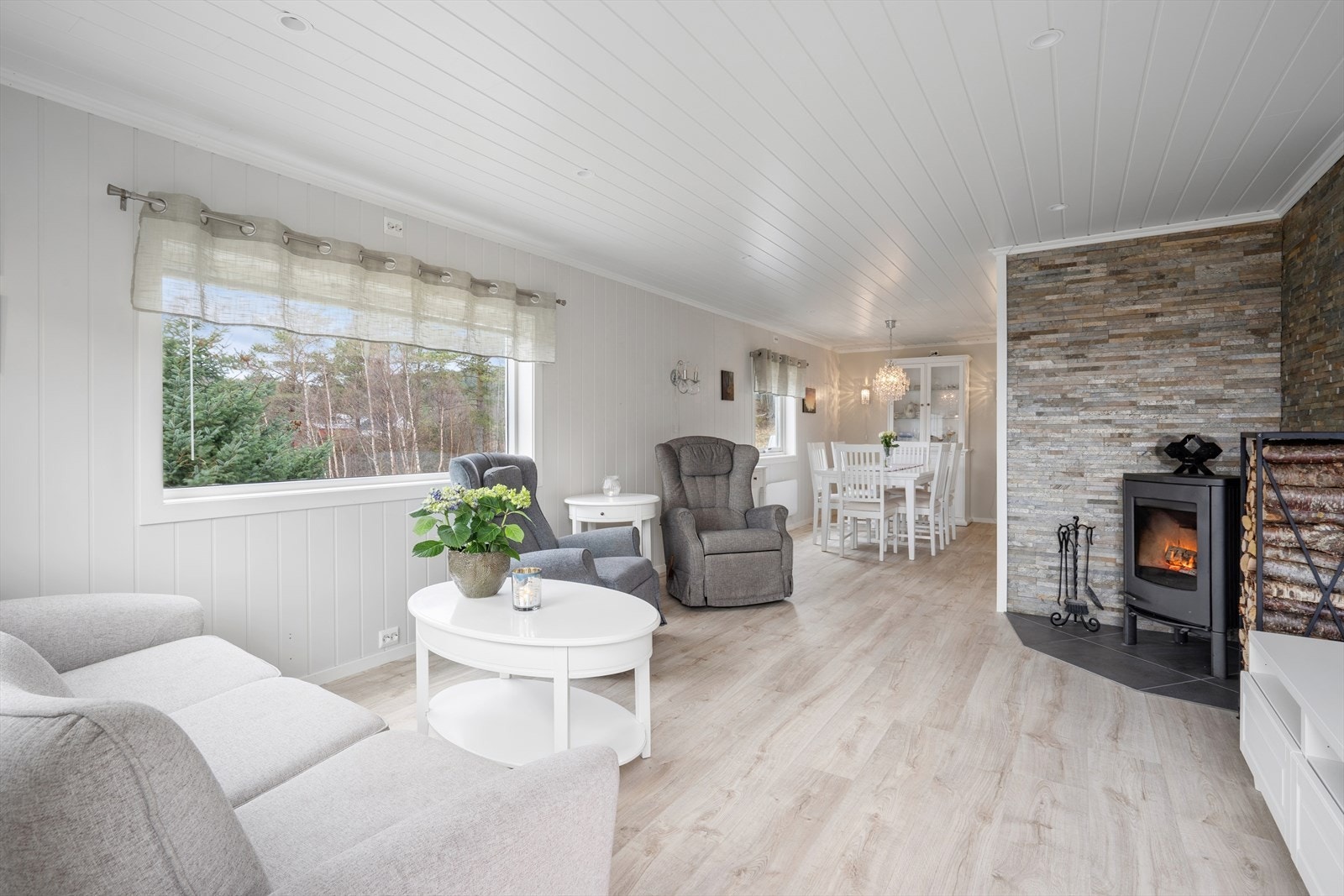 Hytta har en gjennomgående god standard og er godt vedlikeholdt opp gjennom årene. Galleribilde