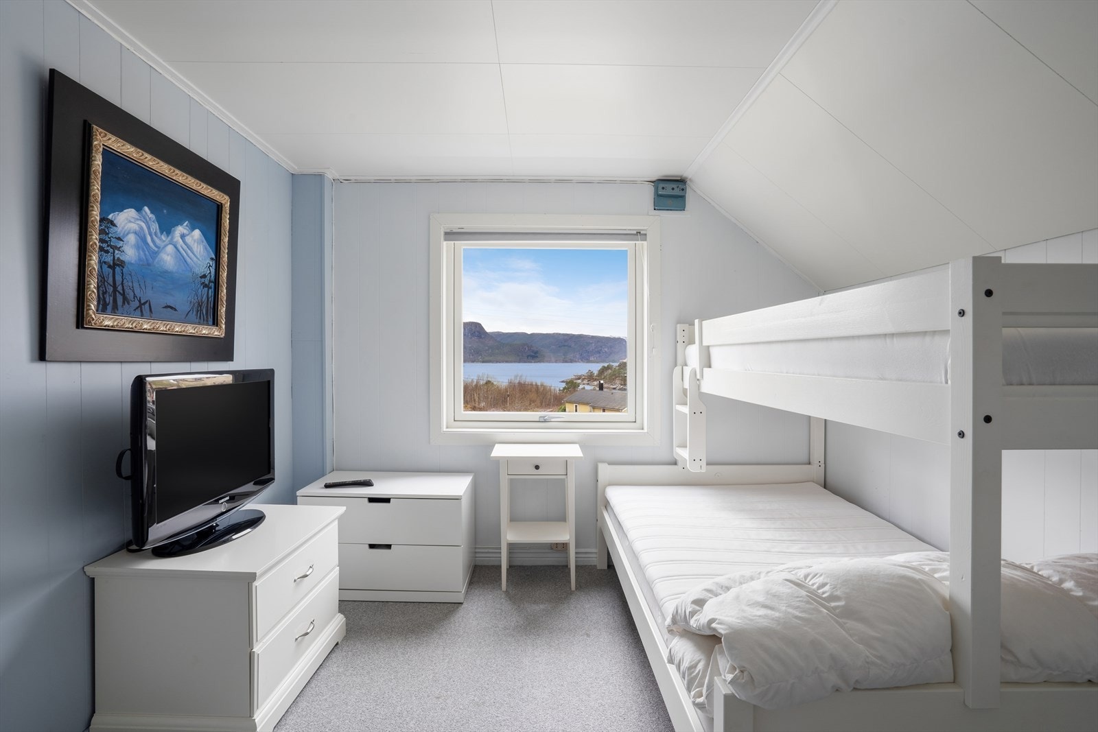 Soverom 2 er på 13,5m². Galleribilde