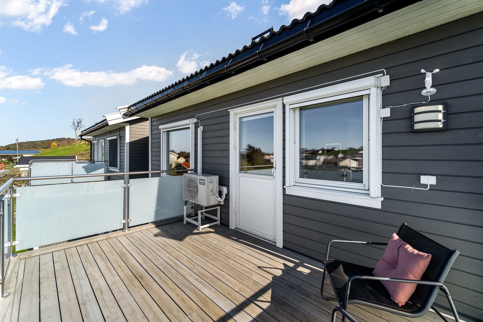 På veranda er det plass til utemøbler. Galleribilde
