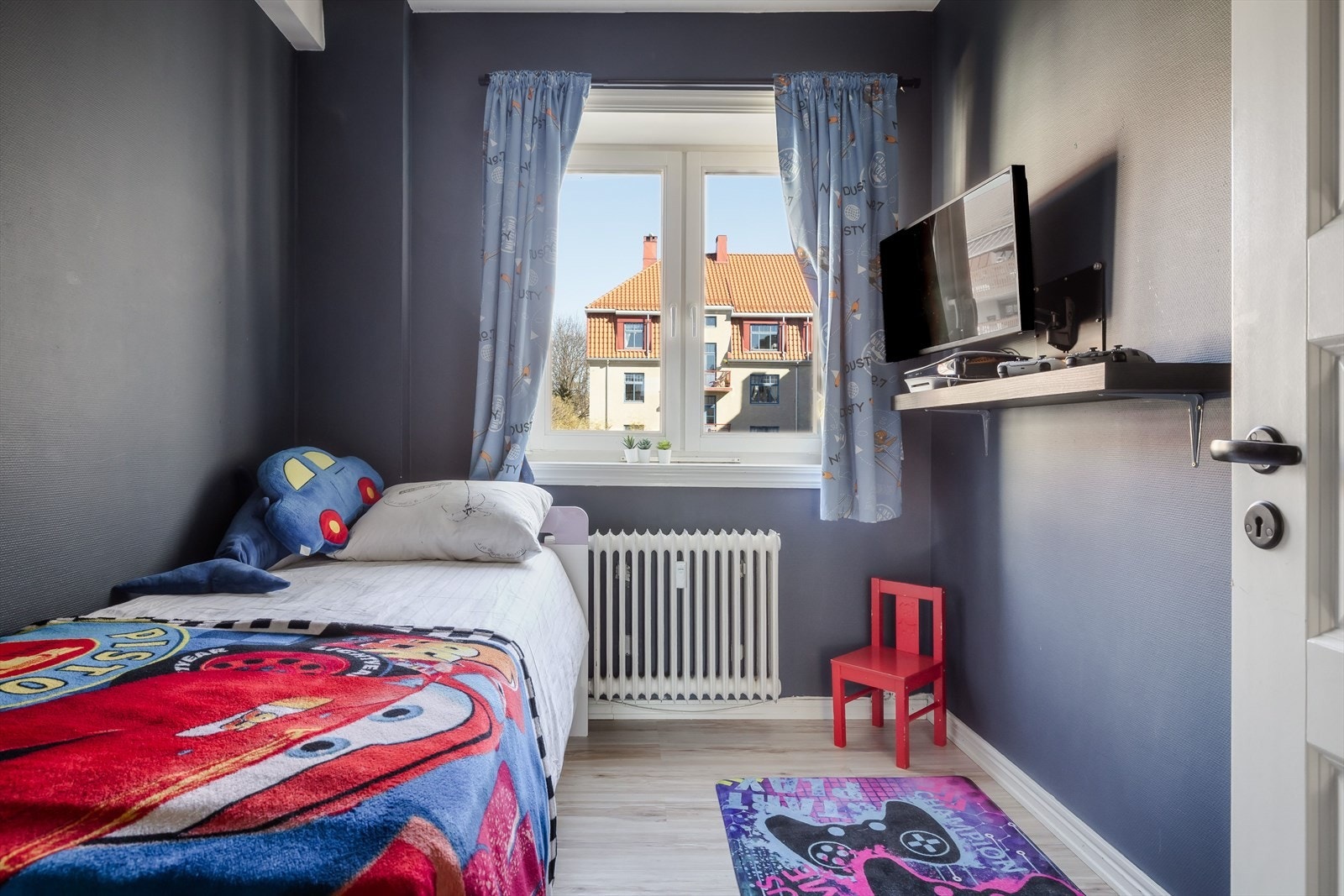 Soverom nummer to egner seg godt som barnerom, gjesterom eller kontor. Galleribilde