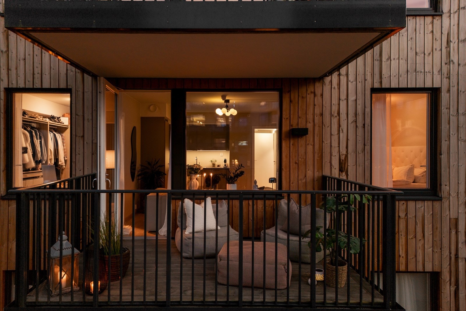Her er det god plass til utemøbler, grill og beplantning, perfekt for både avslapning og sosiale sammenkomster. Galleribilde