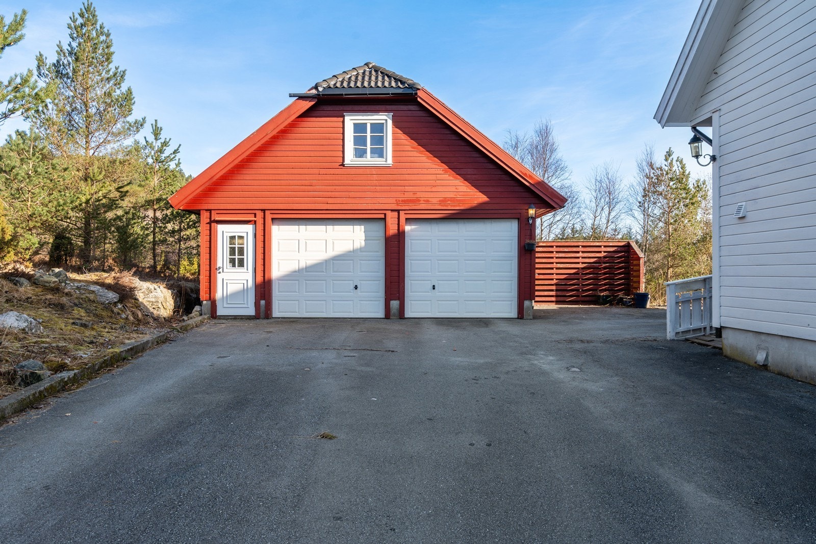 Dobbel garasje med loft. Galleribilde