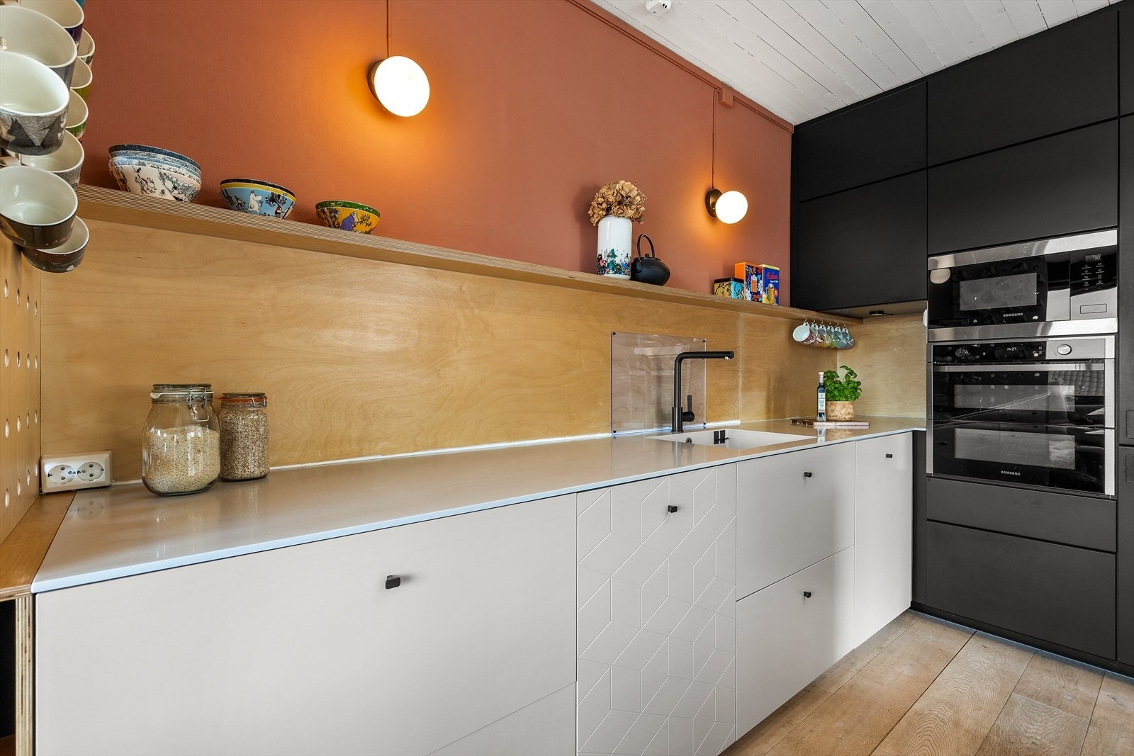 Innredning med glatte fronter. Galleribilde