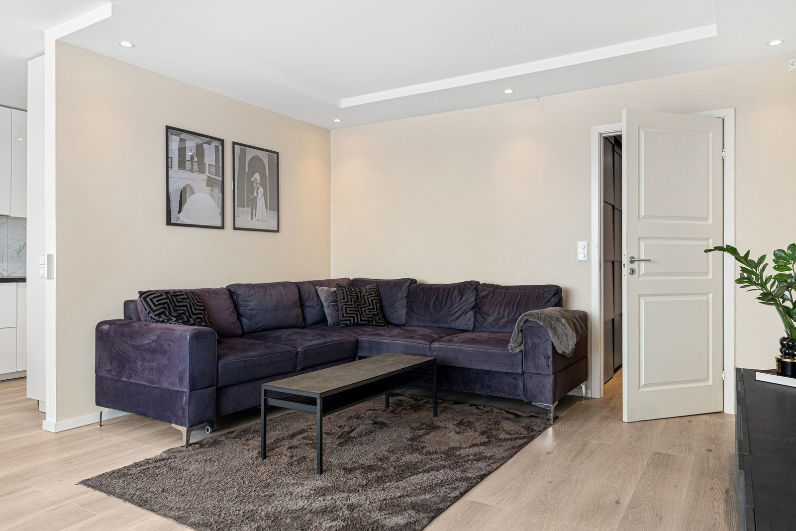 Lys og innbydende 3-roms leilighet med attraktiv beliggenhet i 4. etasje. Galleribilde