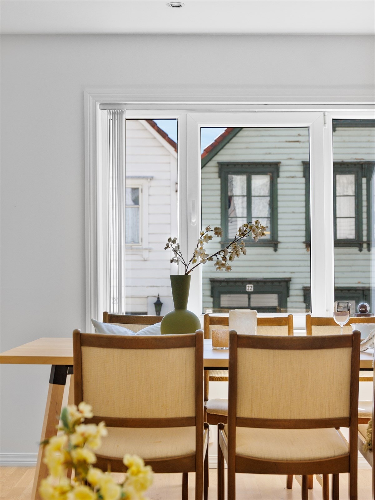 Leiligheten har også gjennomgående downlights i himling. Galleribilde