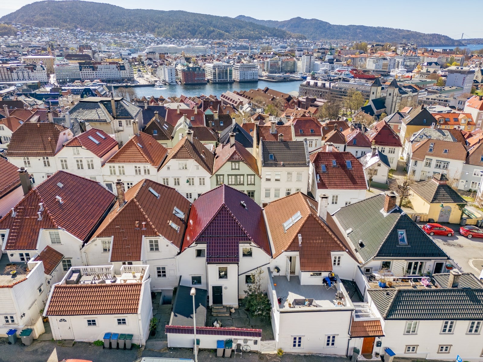 Leiligheten har en meget attraktiv og sentral beliggenhet i Sandviken med kort gangavstand til sentrumskjernen. Galleribilde