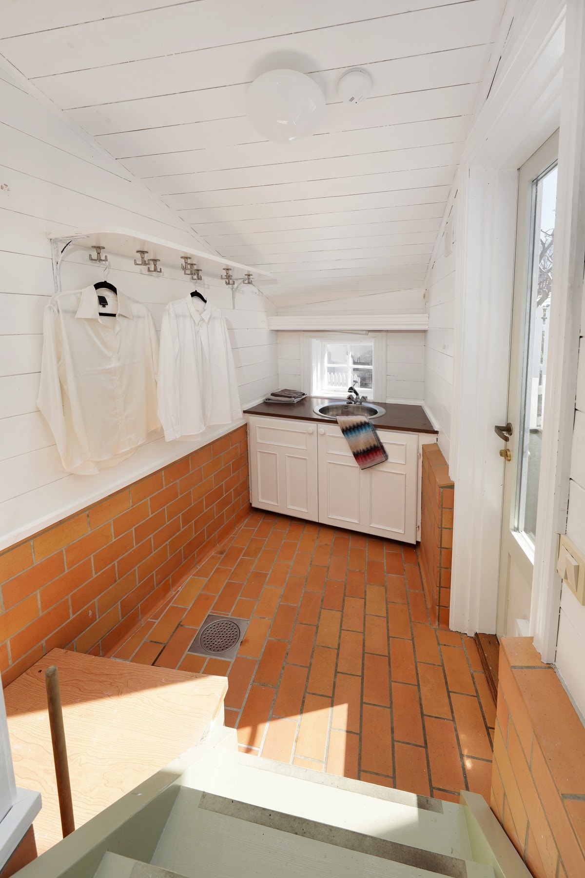 Vaskerom/bi-inngang i første etasje. Galleribilde