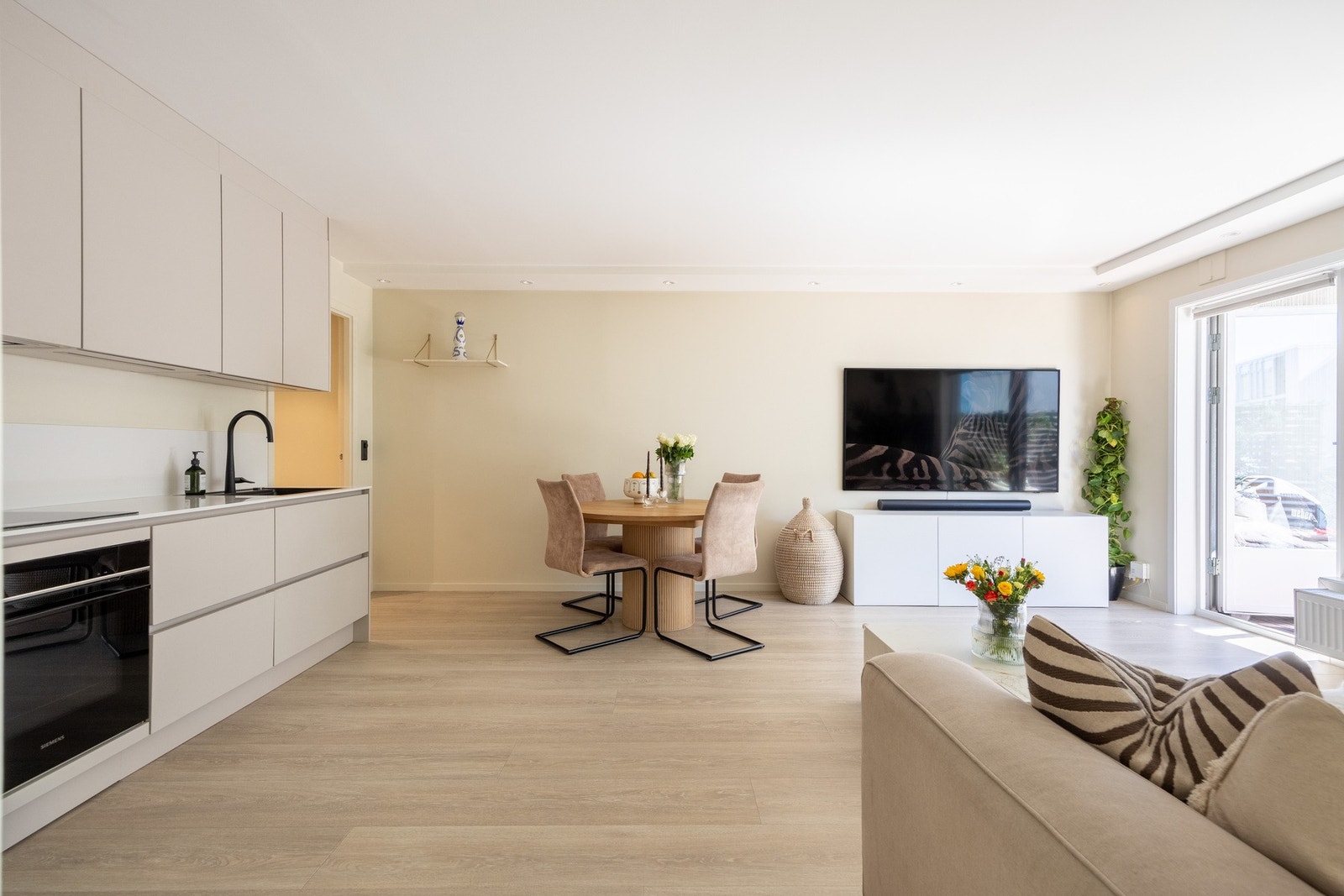 Naturlig plass for å innrede med spisebord. Galleribilde