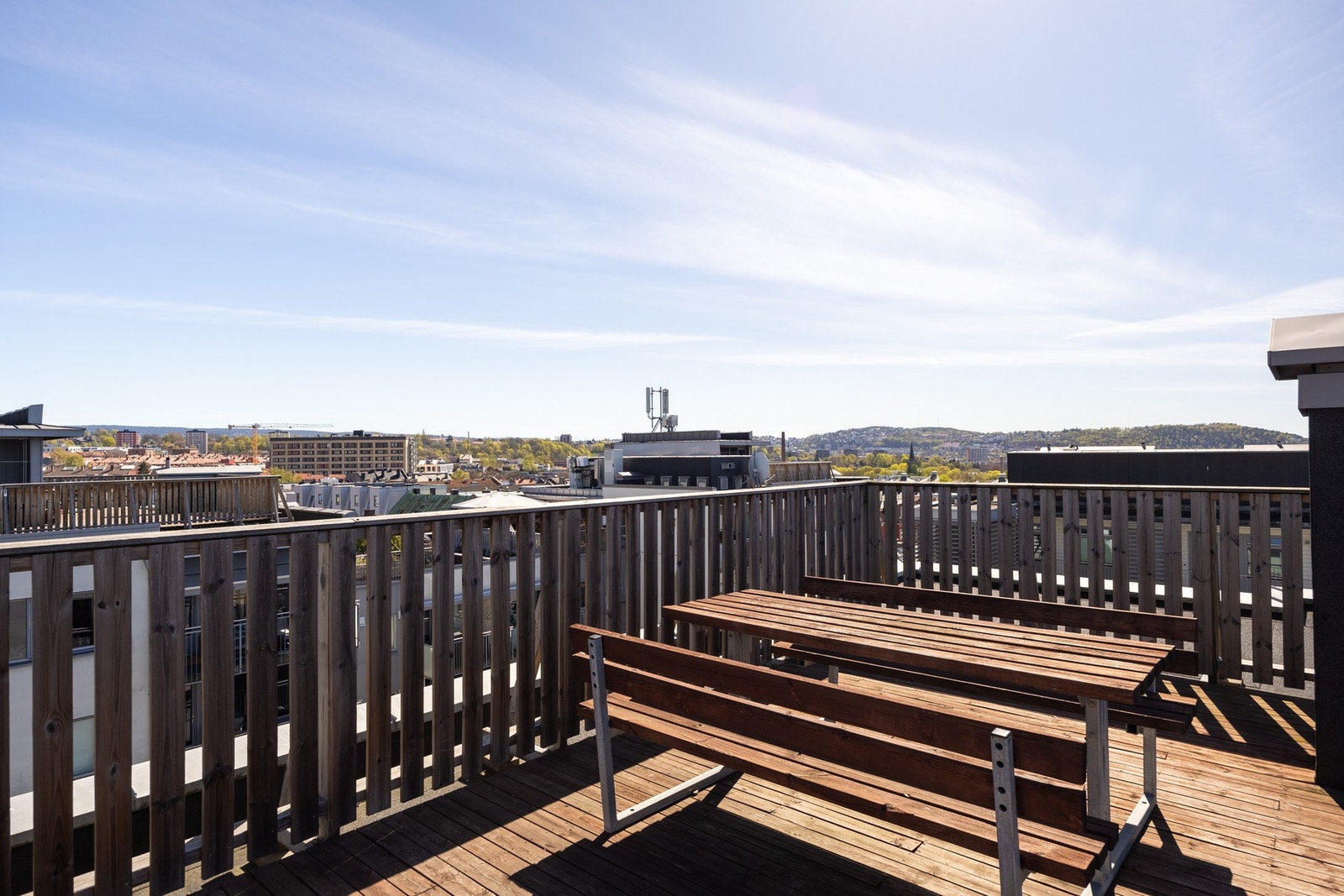 Flere sittegrupper til felles bruk. Galleribilde