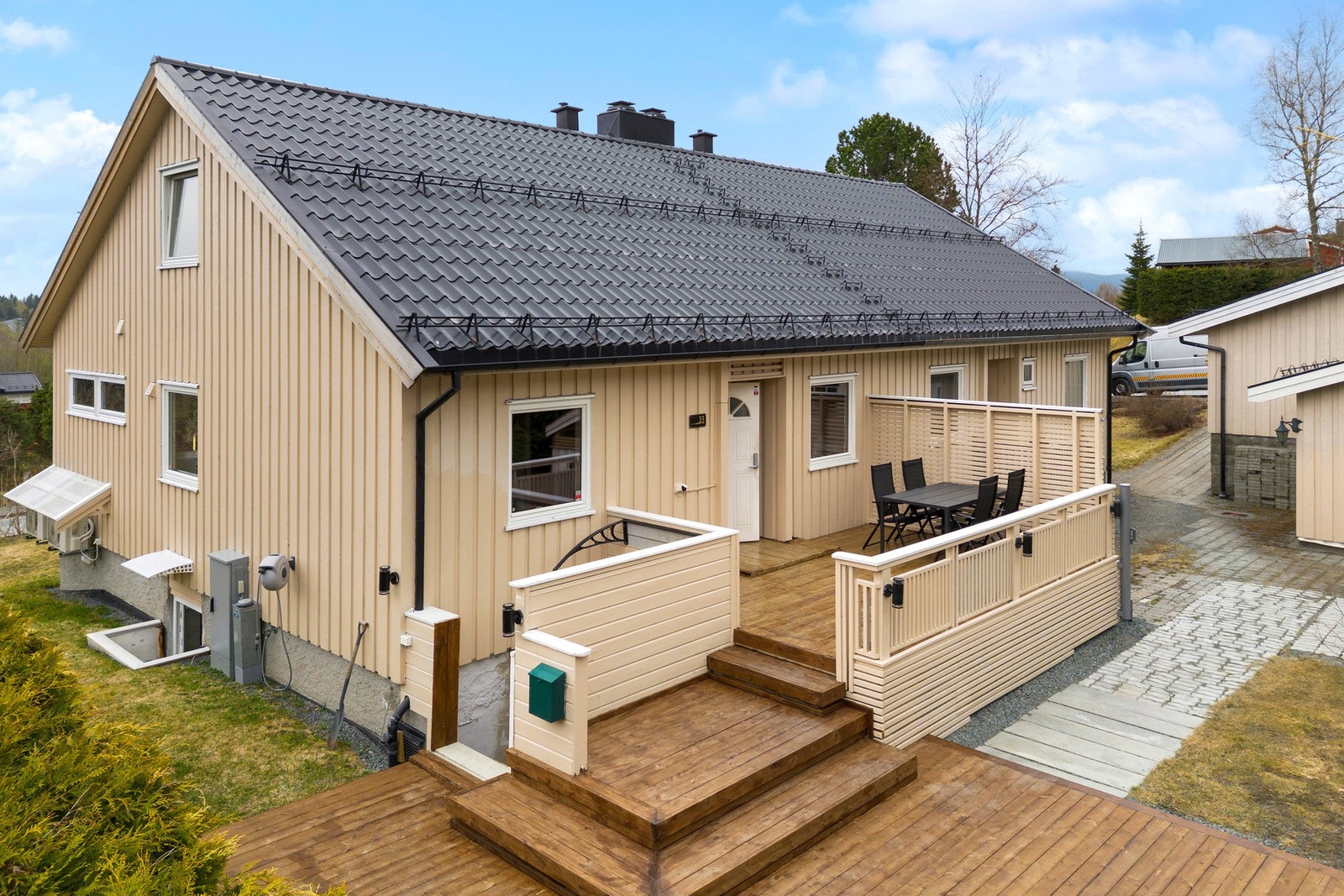 Pene uteområder med stor terrasse. Galleribilde