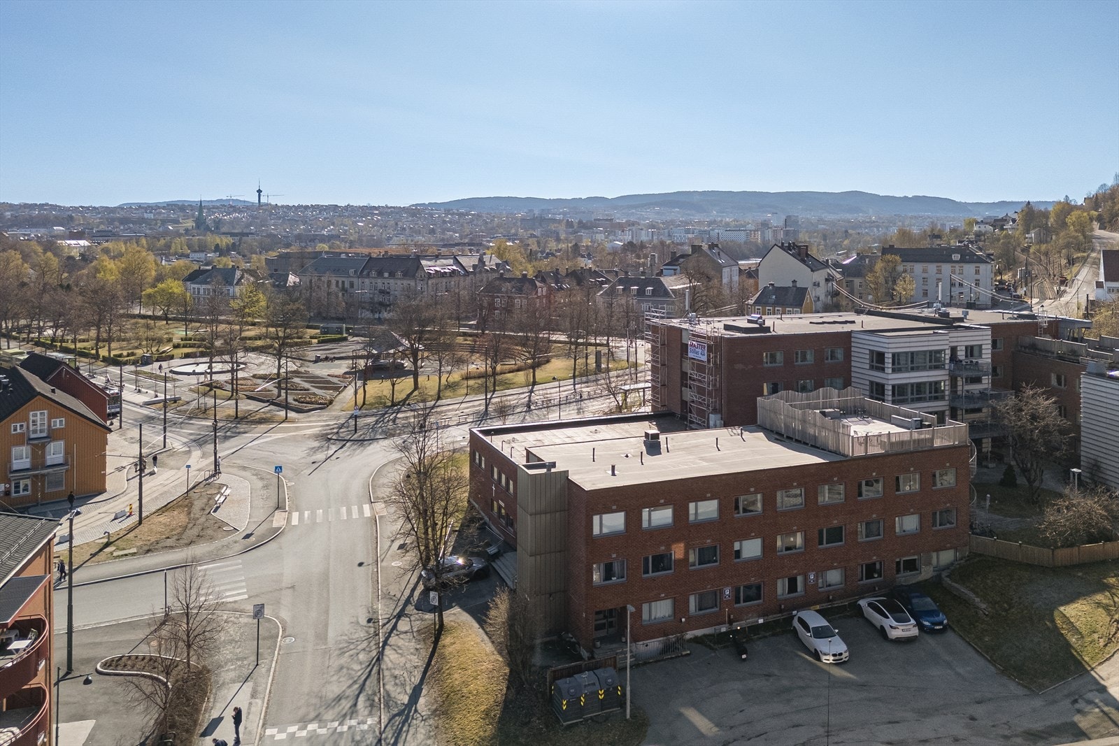 Attraktiv beliggenhet med kort vei til "alt" man skulle trenge Galleribilde