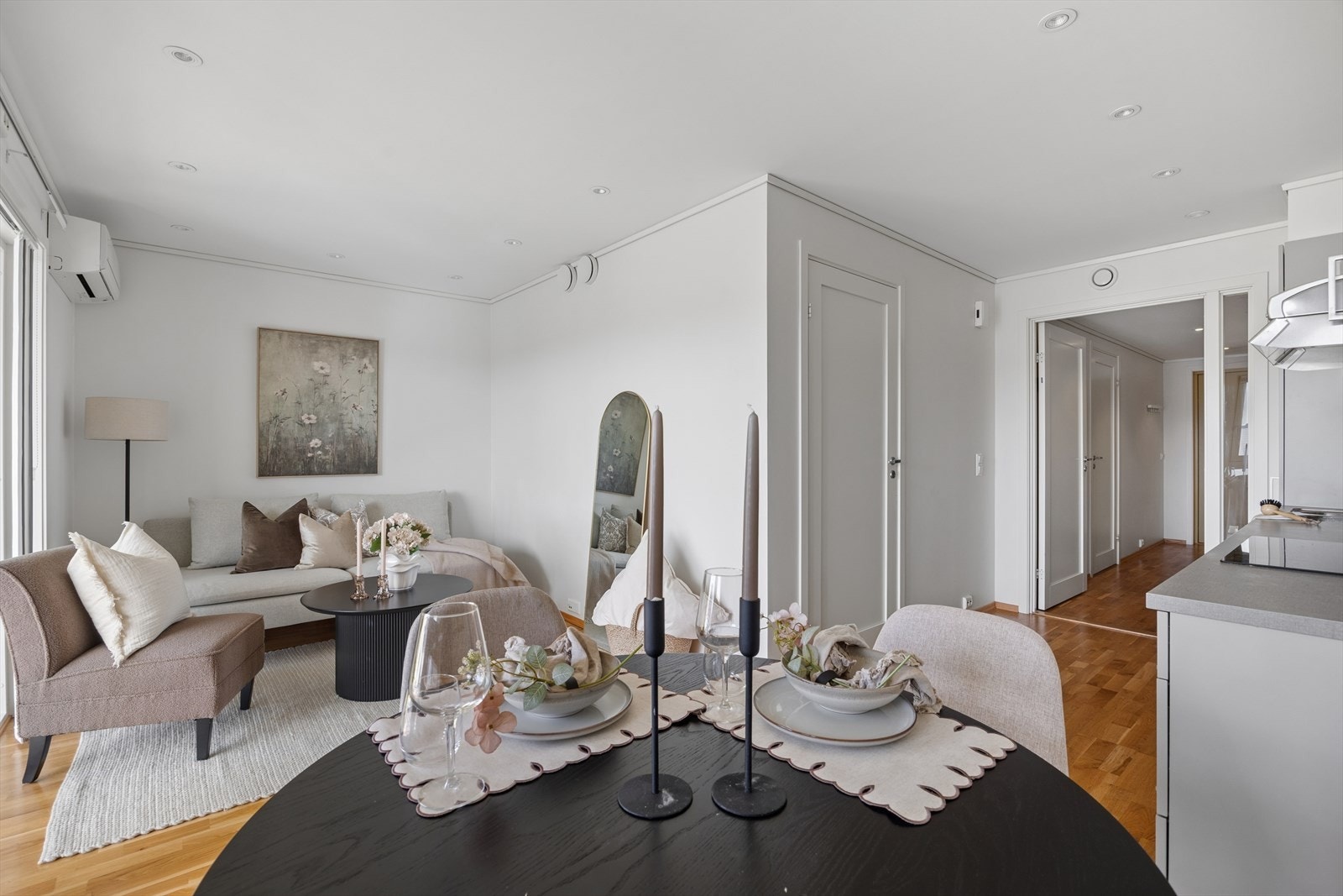 Stue med plass til spisebord Galleribilde