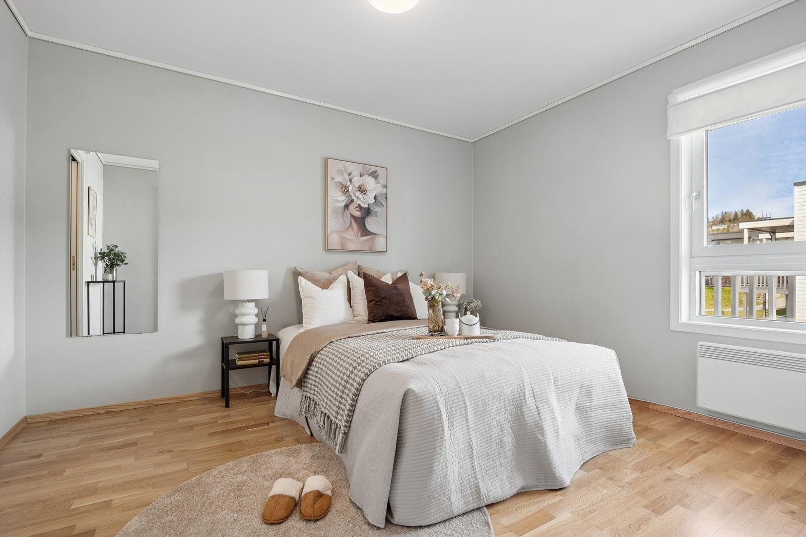 Stort soverom med god plass til seng og garderobe. Galleribilde