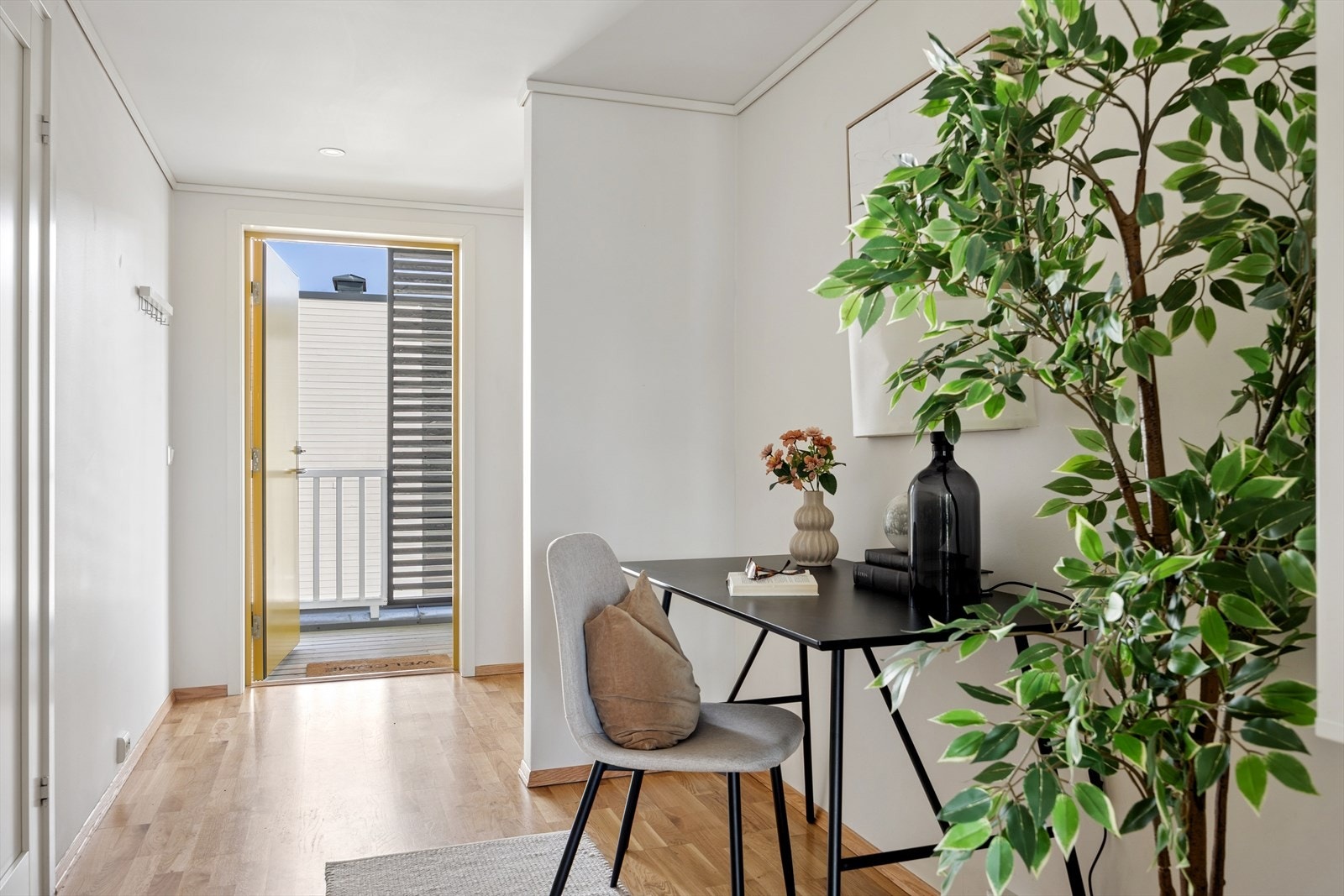 Plass til hjemmekontor i gangen. Galleribilde