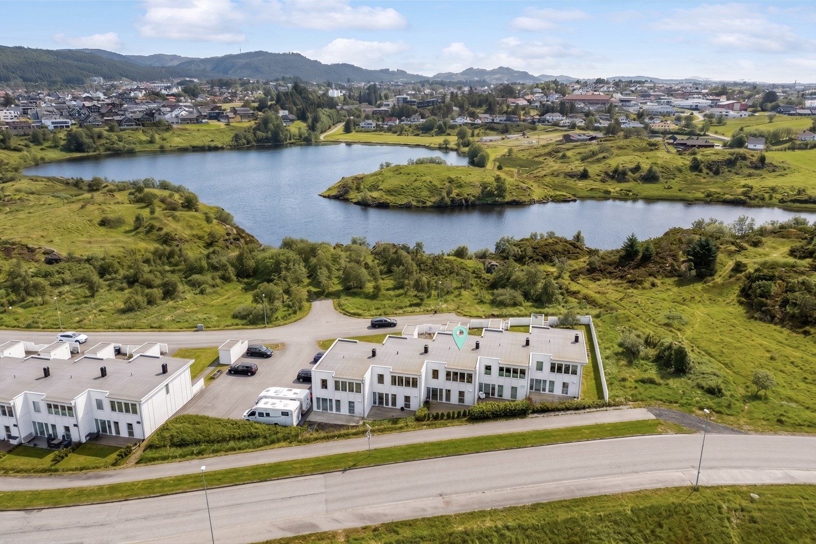 Nyere familiebolig med populær beliggenhet i et etablert og barnevennlig boligområde i nordre bydel Galleribilde
