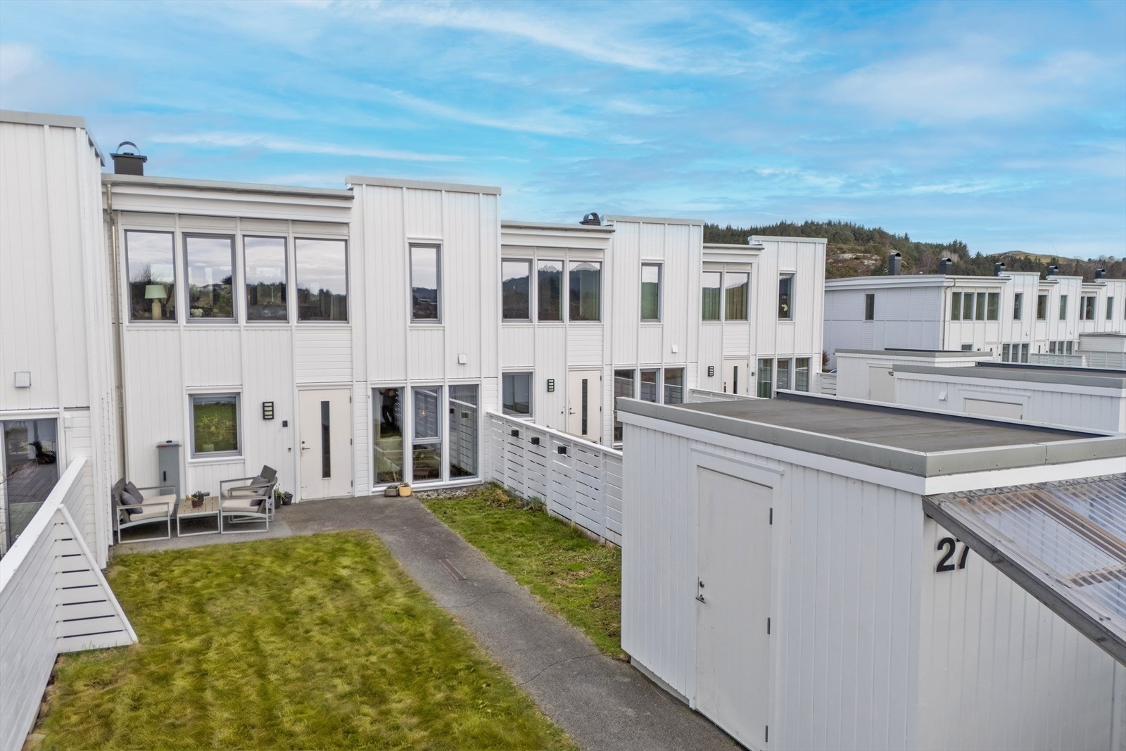 DNB Eiendom v/ Kristian Knutsen har gleden av å presentere Slåttengvegen 27! Galleribilde