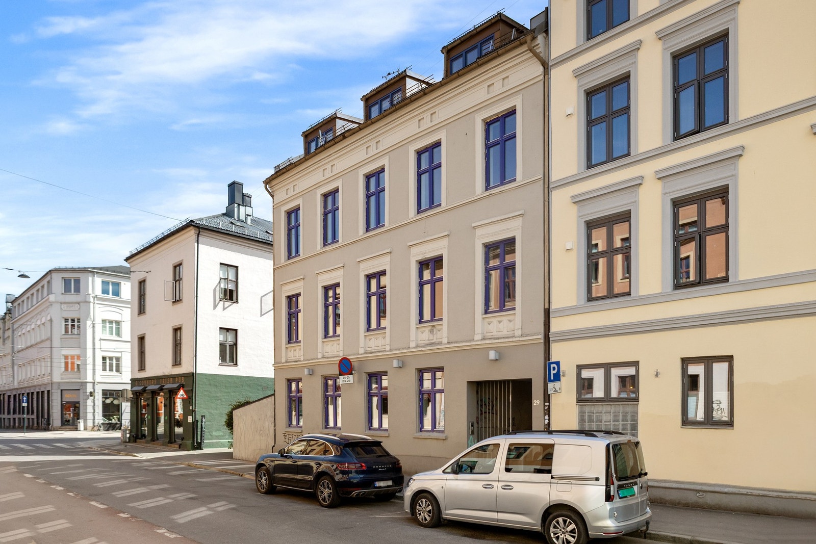 Historisk bygård fra 1870. Bygården er vesentlig oppgradert i 2026. Urban og meget populær beliggenhet i sidegate på Günerløkka med Markveien og Thorvald Meyers gate rett rundt hjørnet. Galleribilde