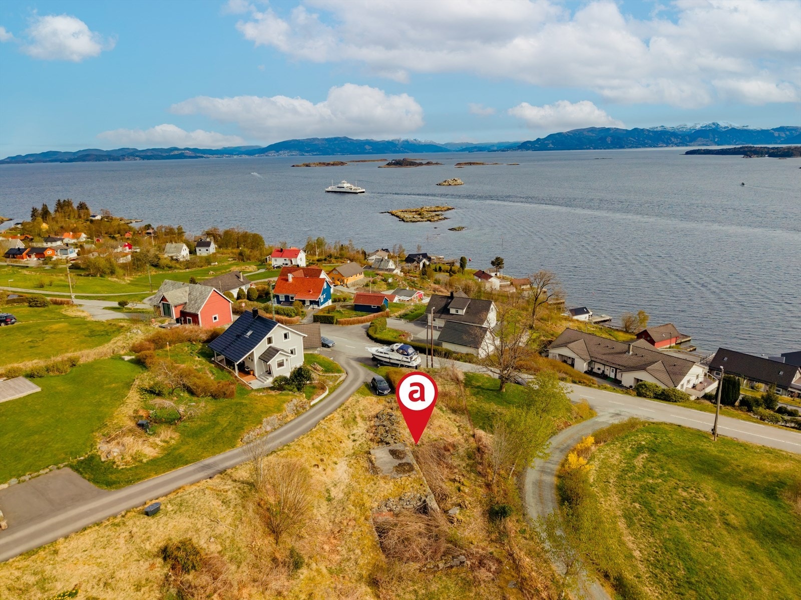 Velkommen til denne flotte tomten med sentral og attraktiv beliggenhet like ved Våge! Foto: Quinn AS v/ Petter Tran. Galleribilde