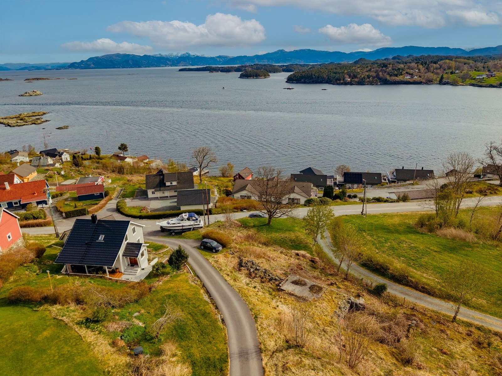 Svært gode sol- og utsiktsforhold på tomten! Galleribilde