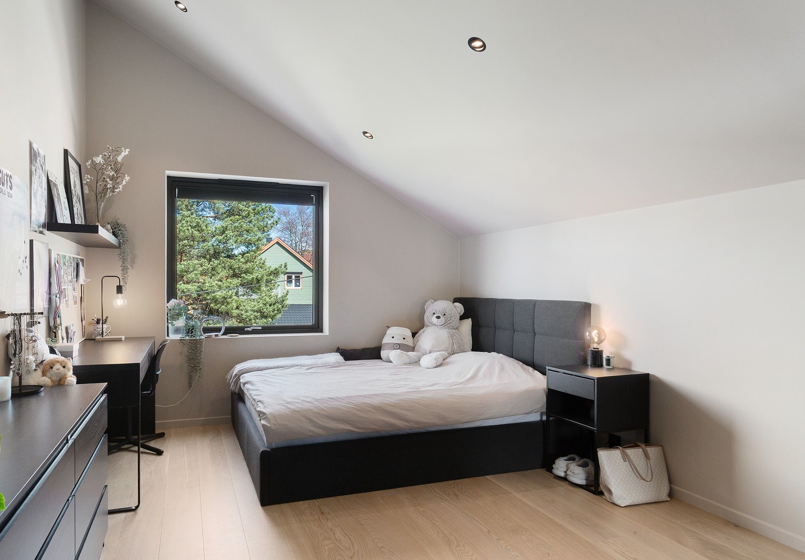 2 store soverom i 2. etg. Galleribilde