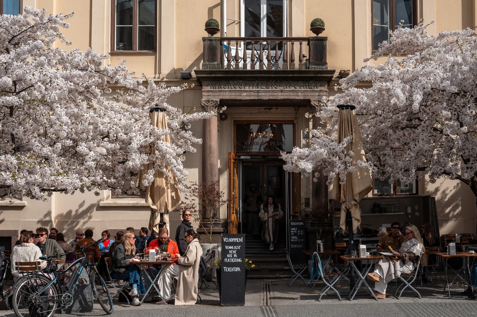 Peder Claussøns gate 5 ligger i et pulserende og trendy nabolag i Oslo, med et mangfold av restauranter, kafeer og barer rett rundt hjørnet. Galleribilde