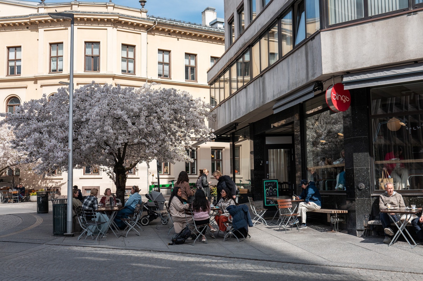 Området er kjent for sin urbane atmosfære og nærheten til både Oslos livlige sentrum og vakre byparker. Galleribilde