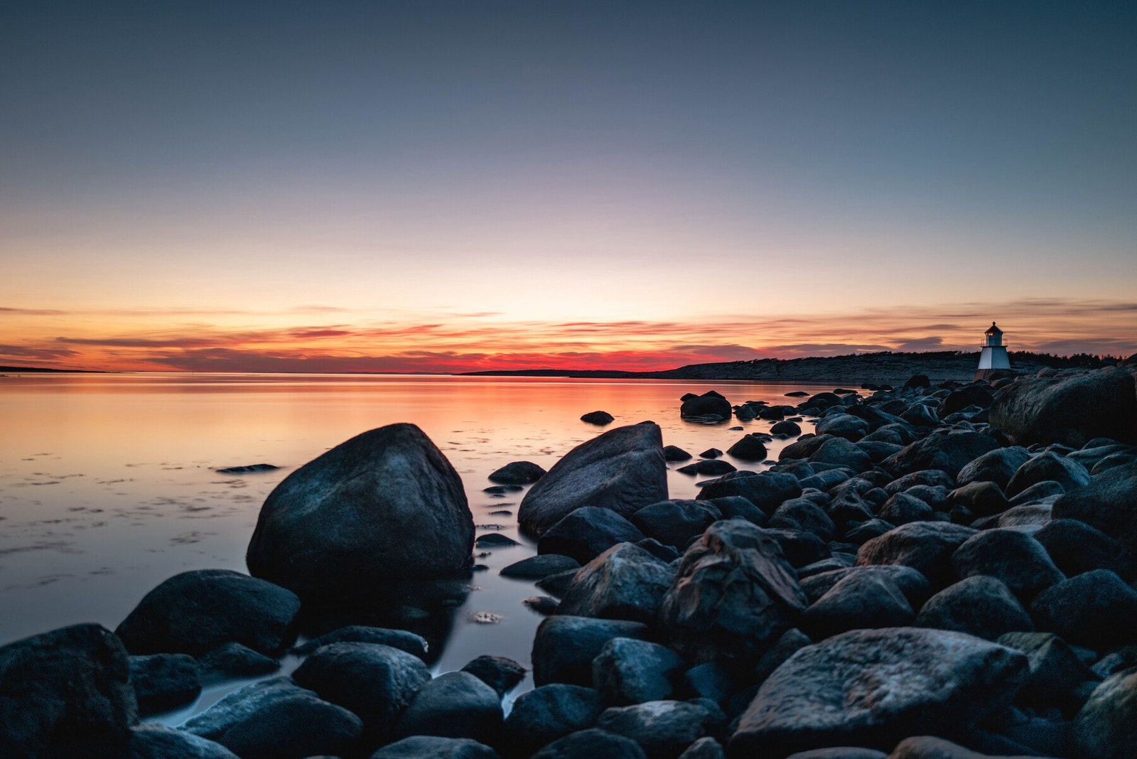 Området ved Brattestø er vakkert og kan være et fint mål for en liten kveldstur langs stranden. Galleribilde