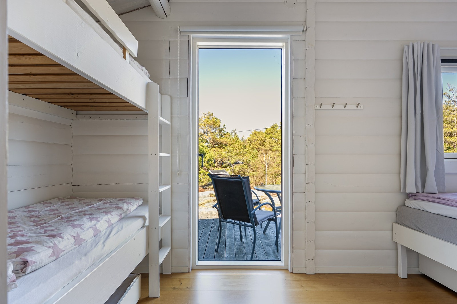 Soverommet mot nord med fire sengeplasser. Galleribilde