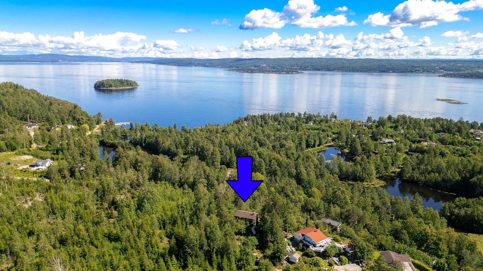 Her er det gangavstand til fjorden og populære Høvikvollen Badeplass, perfekt for sommerdager. Galleribilde