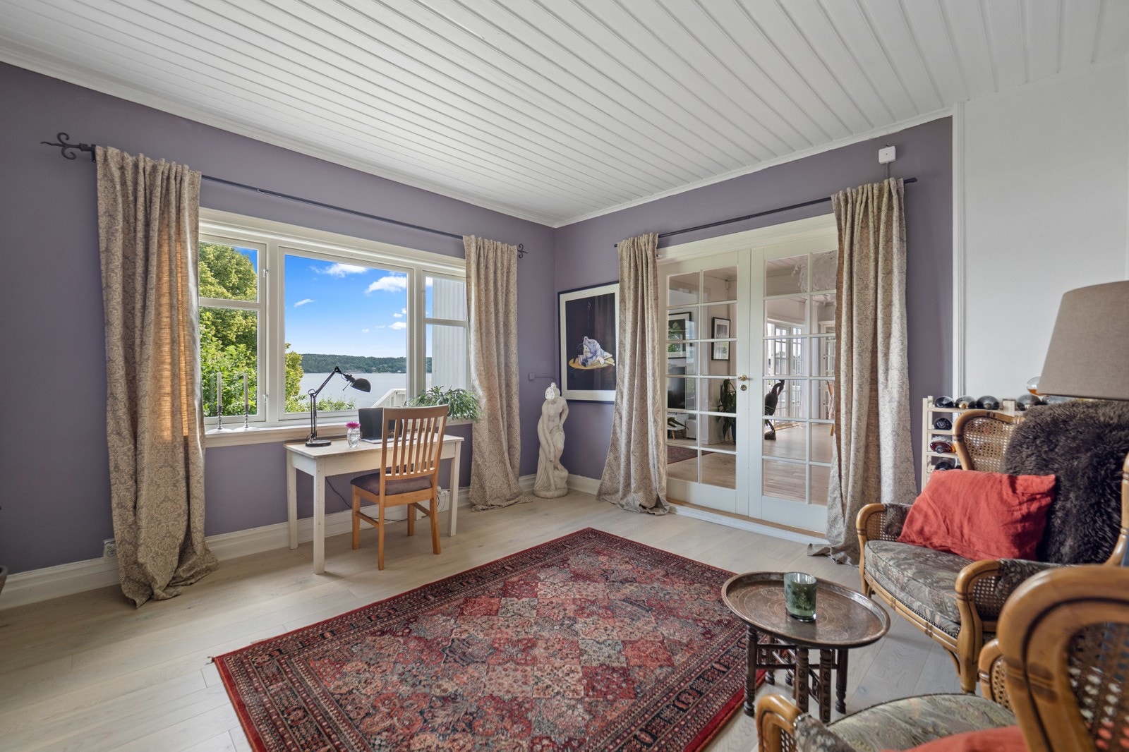 Videre inn ligger stuen Galleribilde