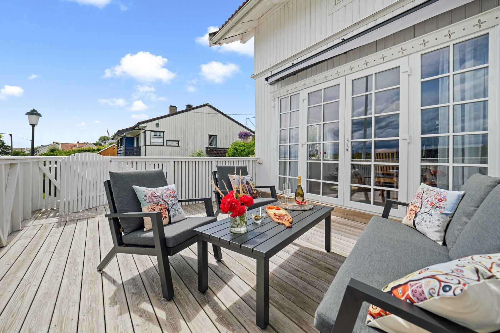 Videre utgang til solrik terrasse på 23 kvm Galleribilde