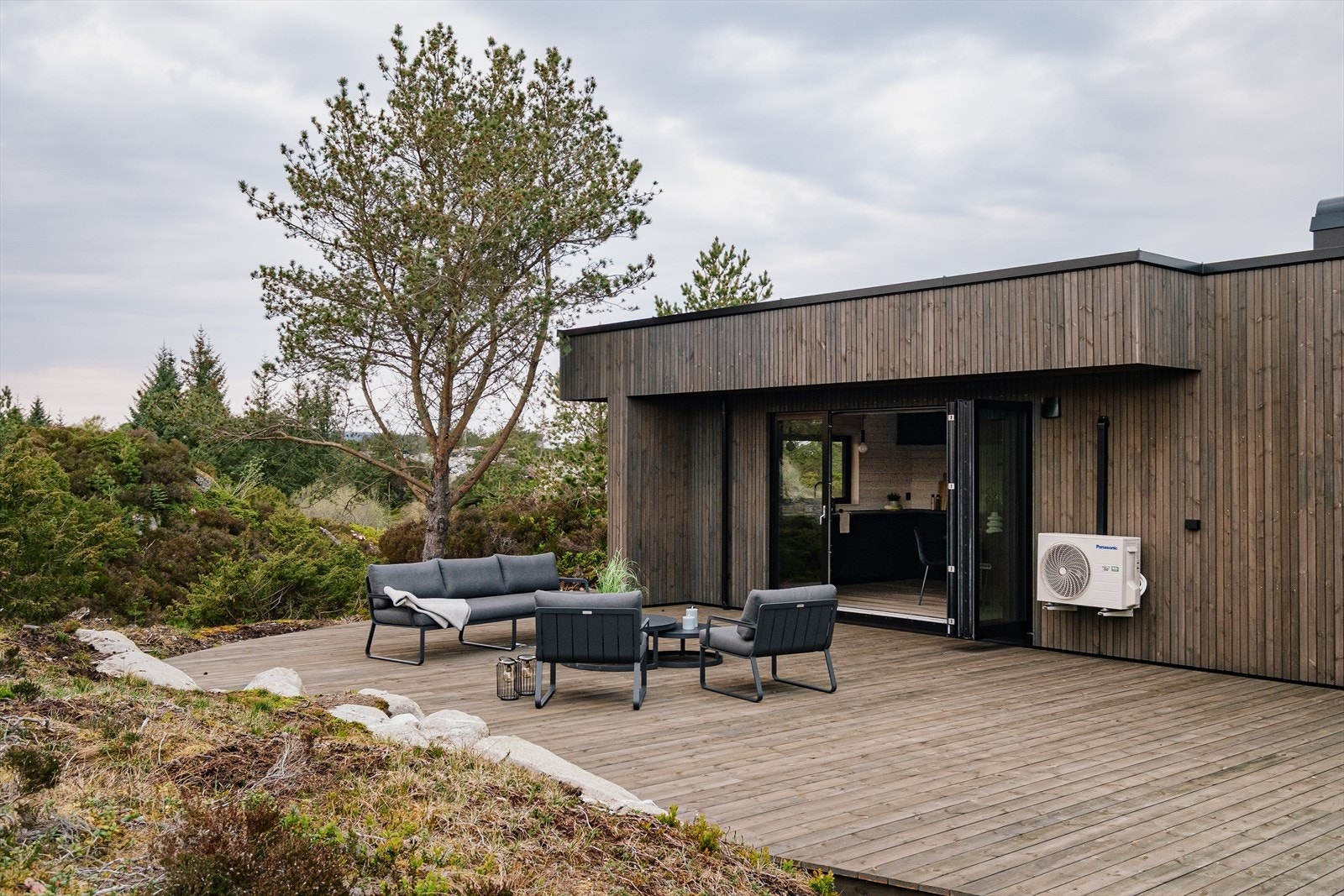 Terrassen strekker seg over 120 m². Galleribilde
