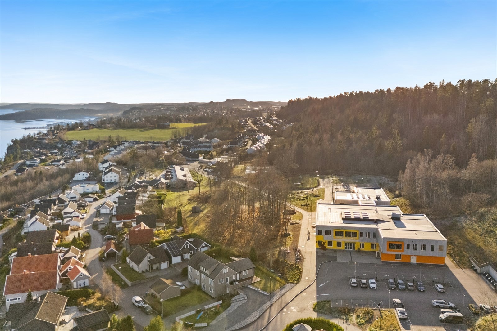 Det er kort gangavstand til Kleiverud barneskole, som ligger kun ett minutt unna. Galleribilde