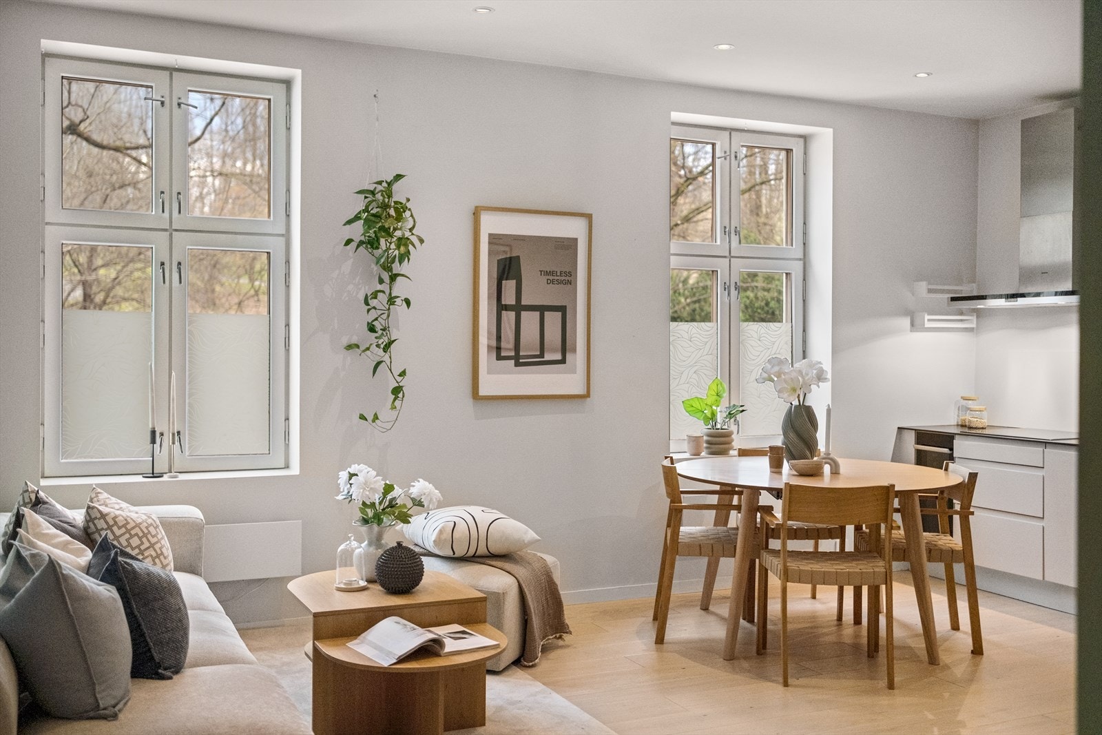 Boligen har er en gjennomgående god standard med parkett på gulv og moderne preg Galleribilde