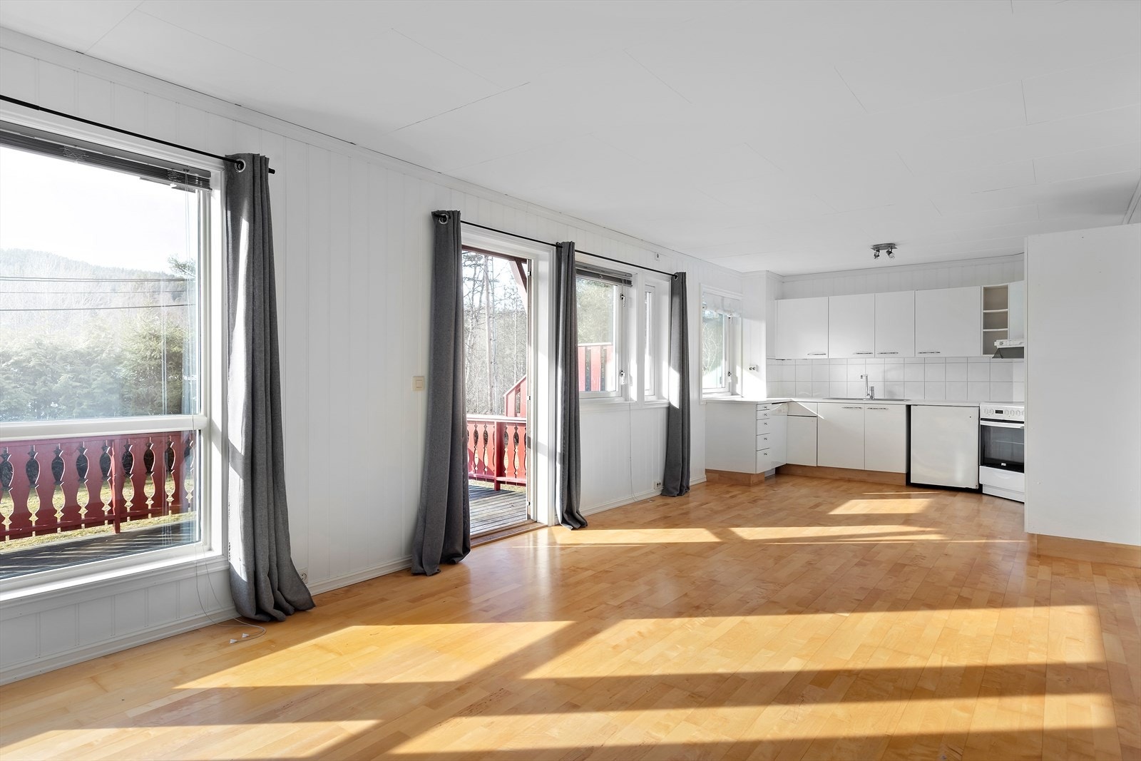 Det er god plass til sittegrupper og spisebord. Galleribilde