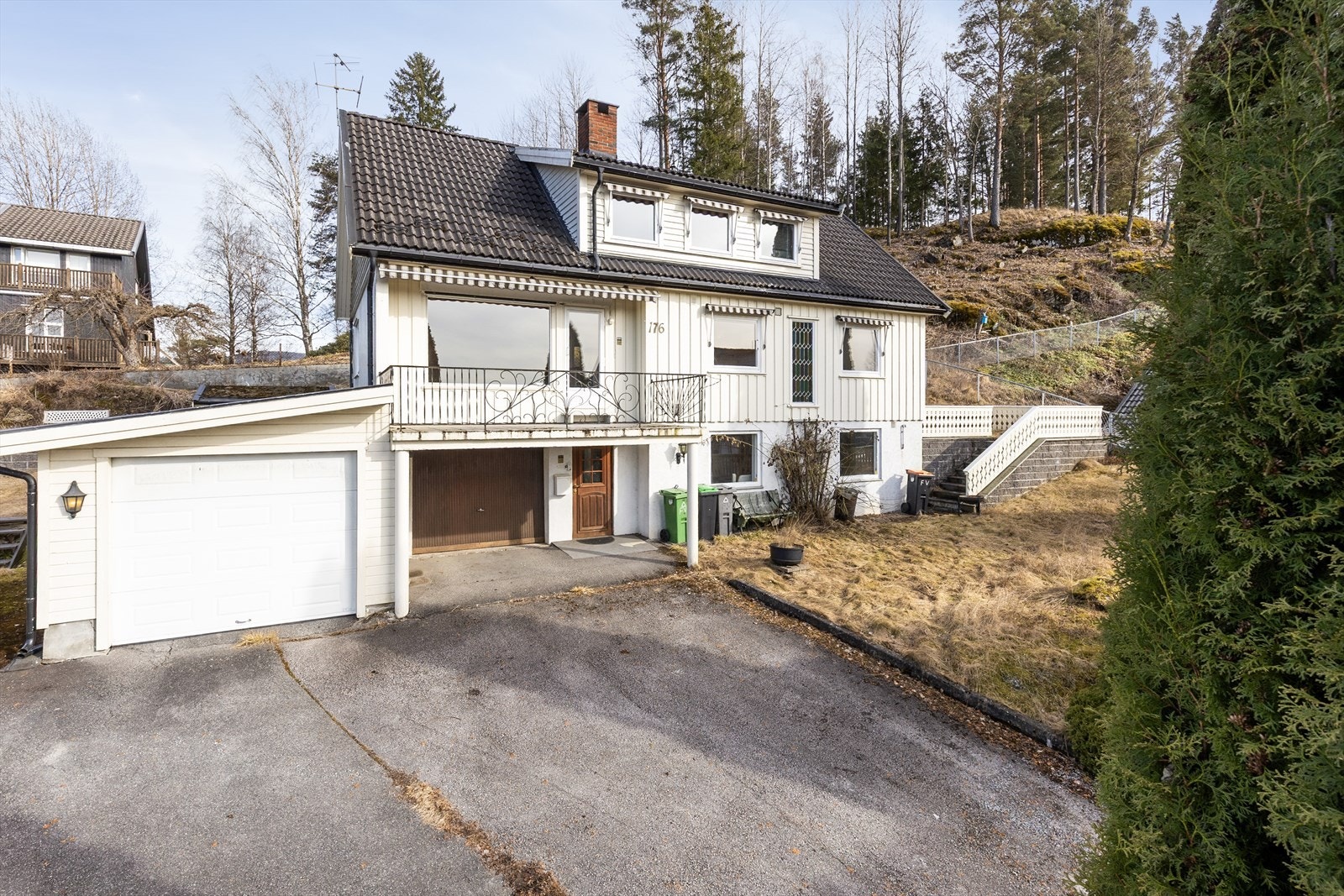 EiendomsMegler 1 Skien Limi - Innholdsrik enebolig - Solrikt og nydelig utsikt - Landlig, men sentrumsnært -
