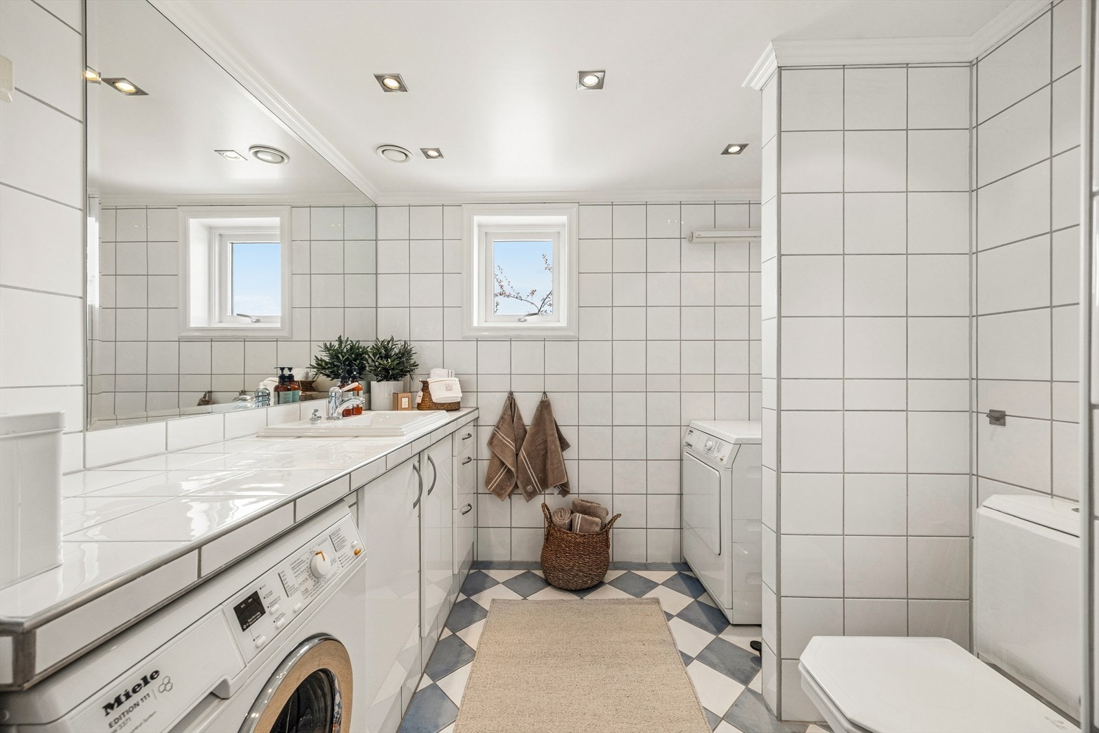 Bad II med opplegg for vaskemaskin. Galleribilde