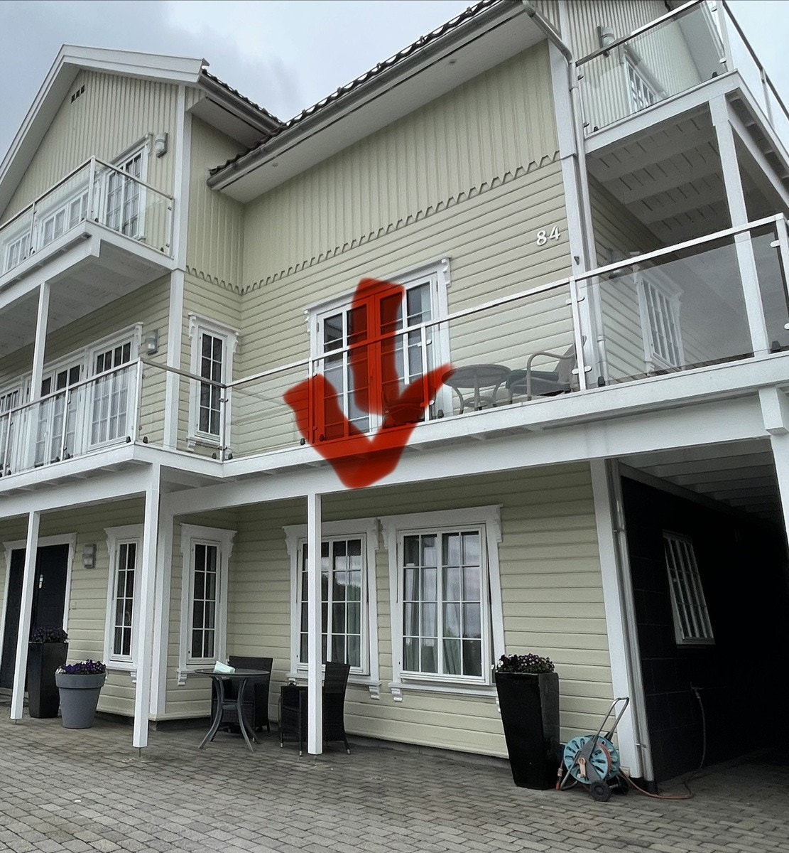 Uteplass med hagemøbler Galleribilde
