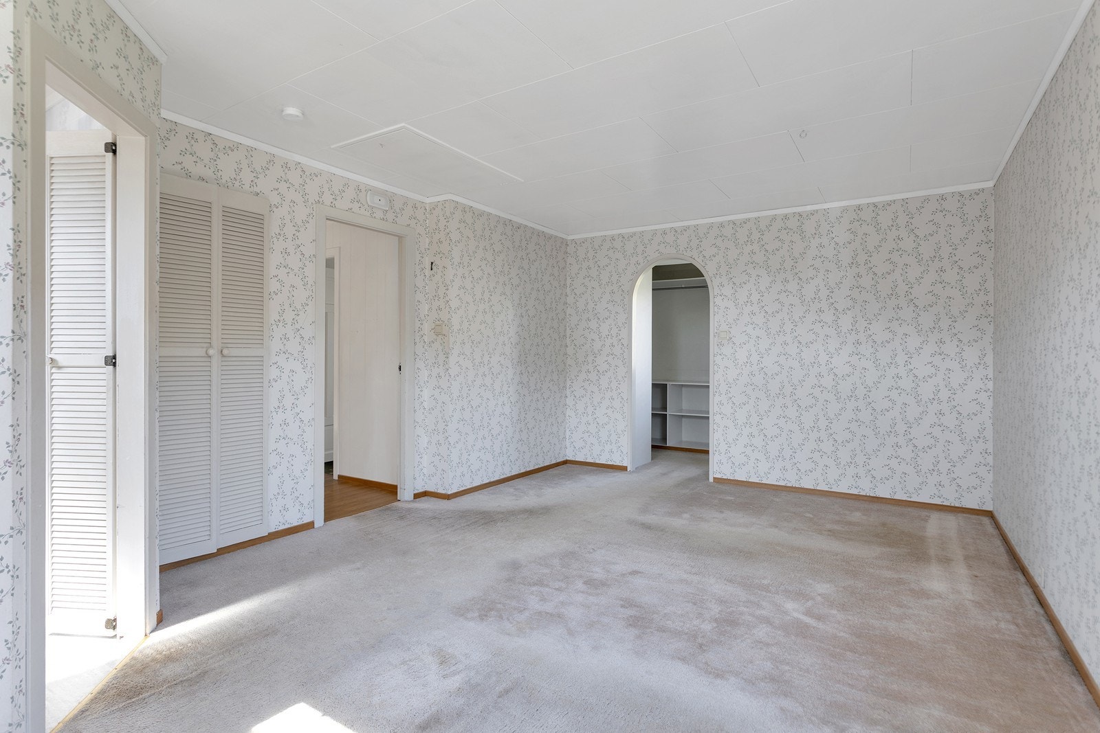 Hovedsoverom med garderobe/walk-in Galleribilde