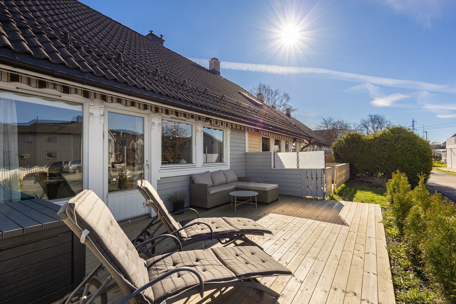 En velholdt og innbydende 1/2-part tomannsbolig med solrike uteområder. Galleribilde