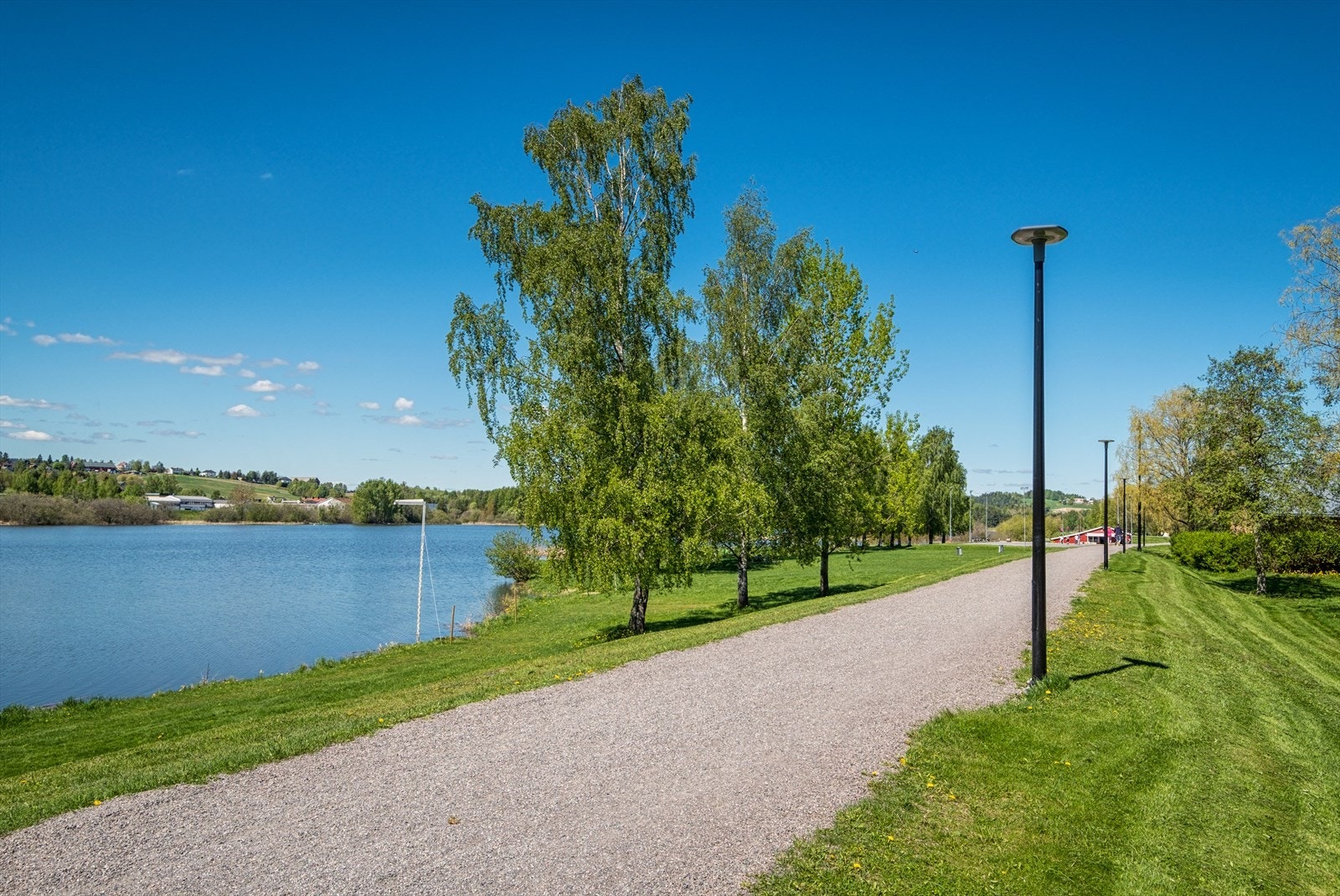 Langs Nidelva er det populært å gå sommer som vinter - på denne runden ligger også friluftsbassenget Nebbursvollen. Galleribilde
