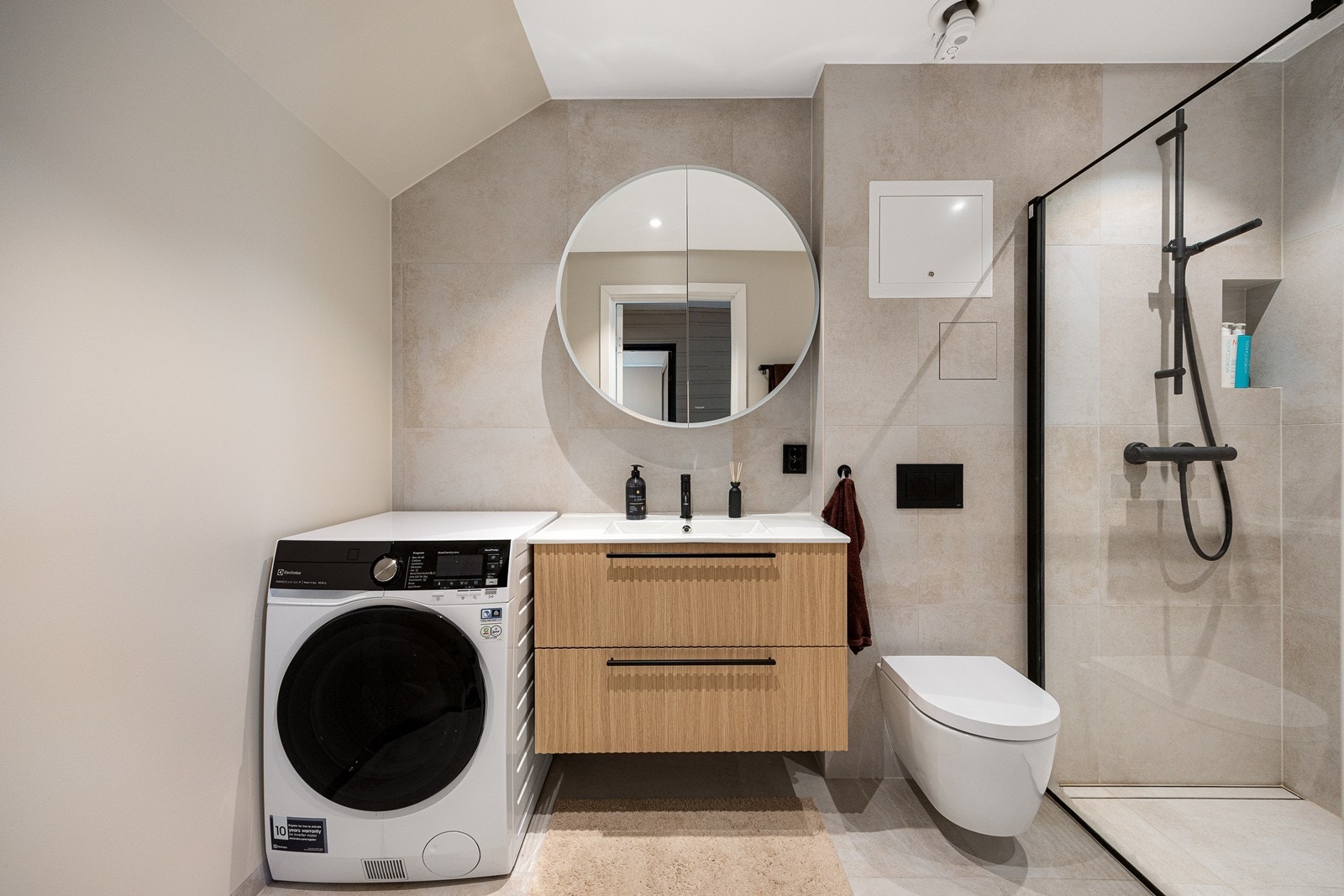 Badet har et delikat farge- og materialvalg - og var nytt i 2025. Galleribilde