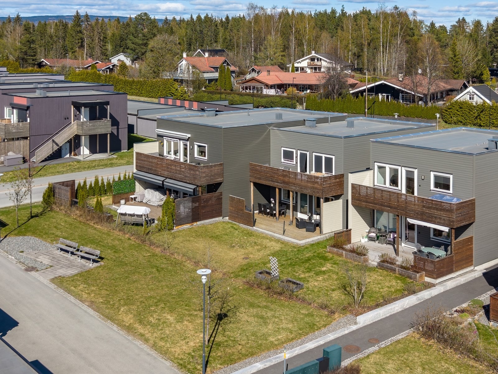 Herfra har du KIWI Volljordet i umiddelbar nærhet, samt kort avstand til skoler, barnehager, idrettsanlegg og flotte turområder. Galleribilde