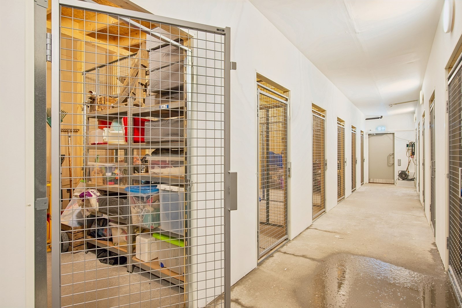 Leiligheten disponerer en ekstern bod på 5 m² i et felles bodbygg. Galleribilde