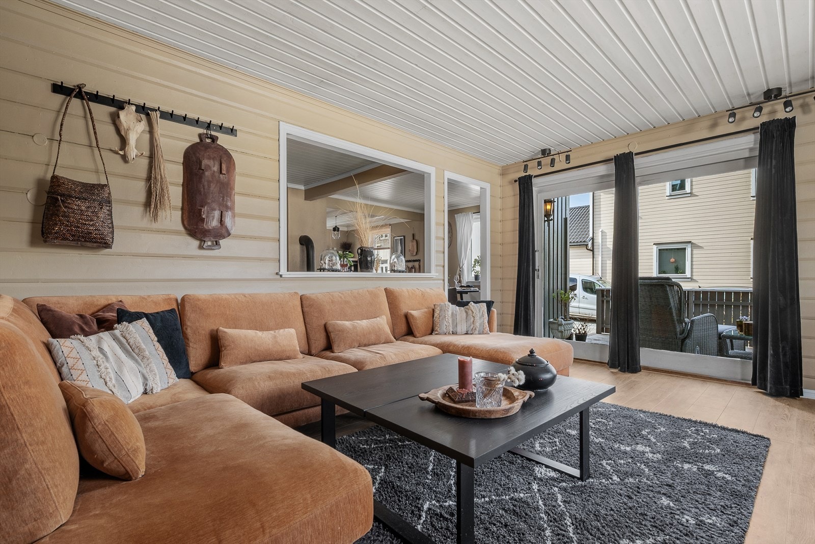 Stue med utgang til terrasse via skyvedør. Galleribilde